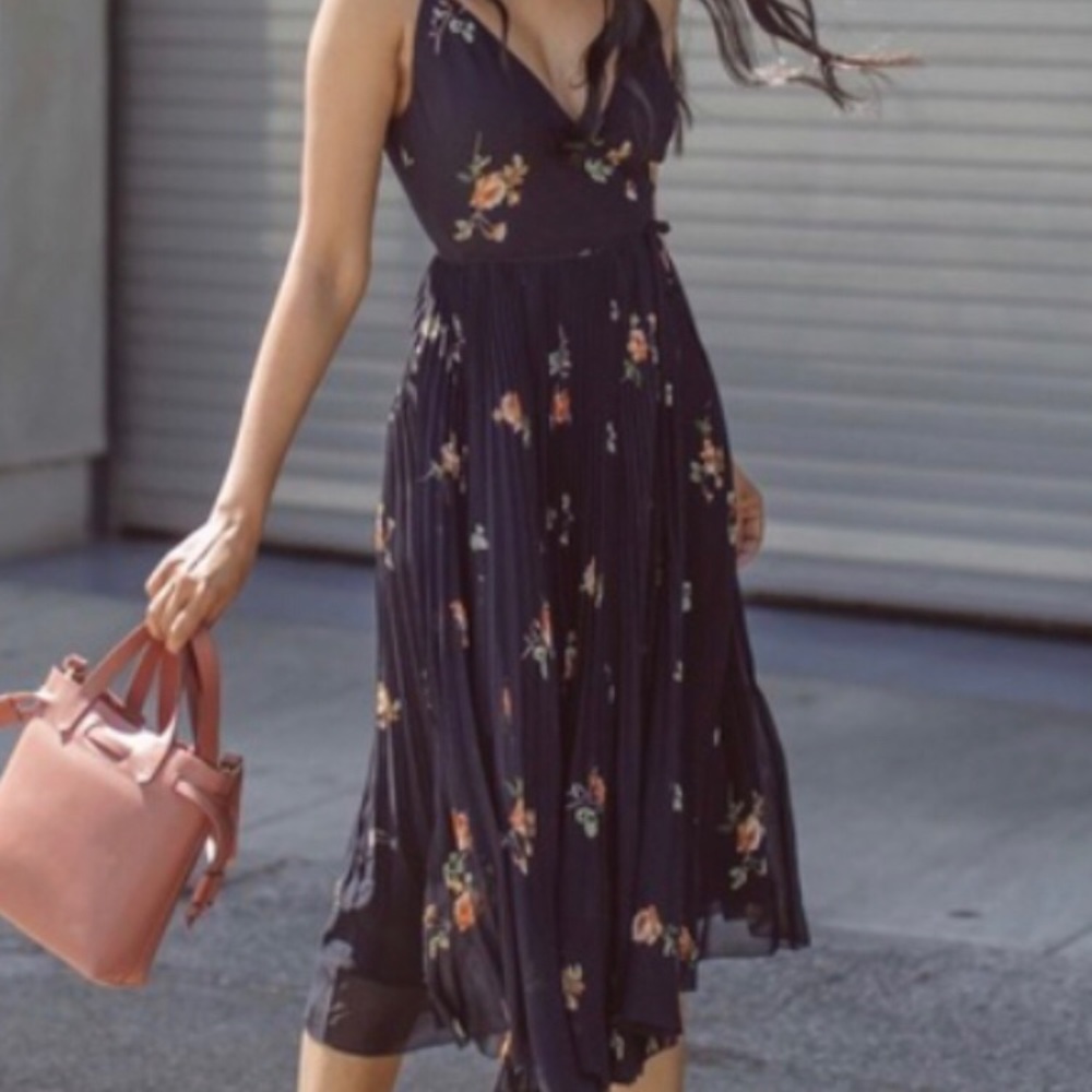 Aritzia Wilfred floral navy wrap dress